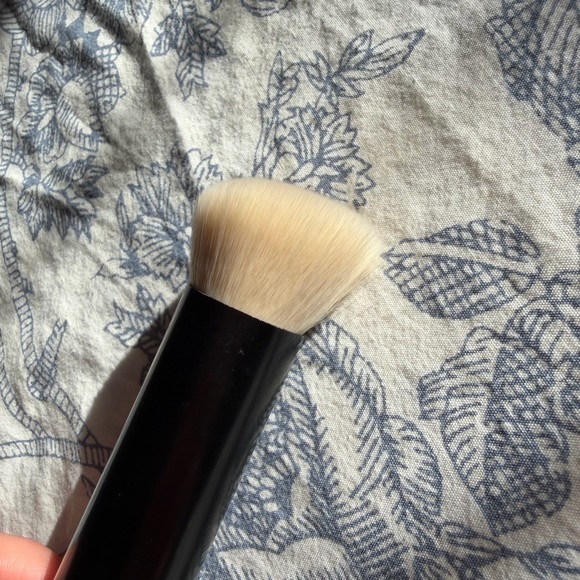 MERIT Brush No.1 Blending Brush - Picture 4 of 5